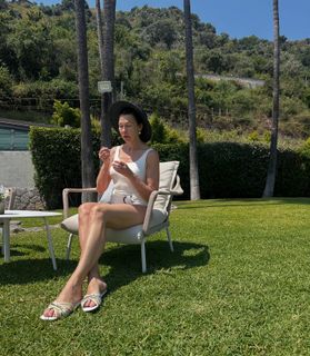 Anna Popek feet photo thumbnail