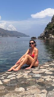 Anna Popek feet photo thumbnail