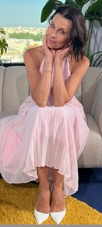 Anna Popek feet photo thumbnail