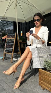 Anna Popek feet photo thumbnail