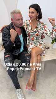 Anna Popek feet photo thumbnail