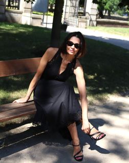 Anna Popek feet photo thumbnail