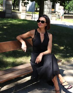 Anna Popek feet photo thumbnail