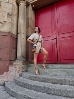 Anna Popek feet photo thumbnail