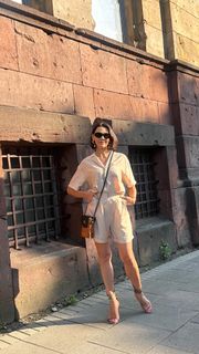 Anna Popek feet photo thumbnail