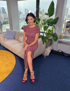 Anna Popek feet photo thumbnail