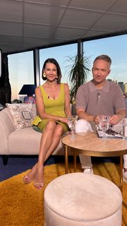 Anna Popek feet photo thumbnail