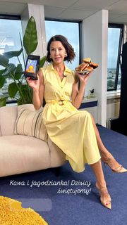 Anna Popek feet photo thumbnail