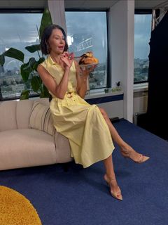 Anna Popek feet photo thumbnail