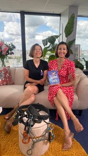 Anna Popek feet photo thumbnail