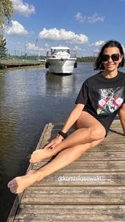 Anna Popek feet photo thumbnail