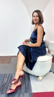 Anna Popek feet photo thumbnail