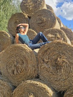 Anna Popek feet photo thumbnail