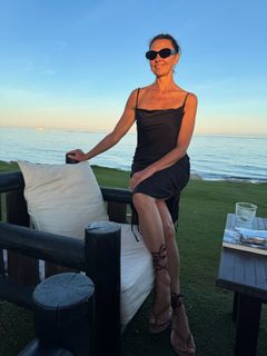 Anna Popek feet photo thumbnail