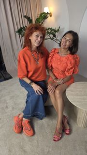 Anna Popek feet photo thumbnail