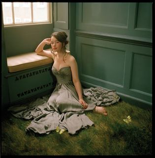 Anna Popplewell feet photo thumbnail