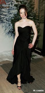 Anna Popplewell feet photo thumbnail