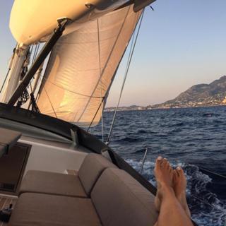 Anna Safroncik feet photo thumbnail