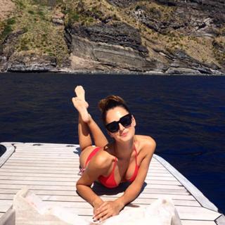 Anna Safroncik feet photo thumbnail