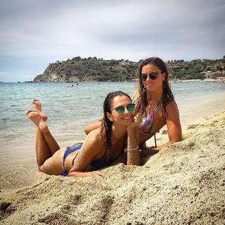 Anna Safroncik feet photo thumbnail