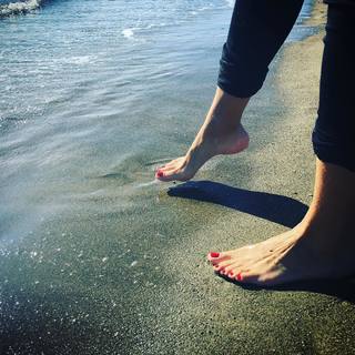 Anna Safroncik feet photo thumbnail