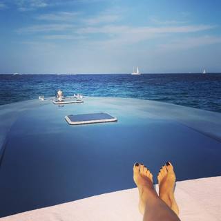 Anna Safroncik feet photo thumbnail