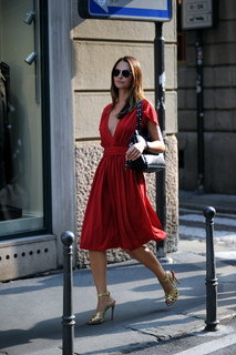 Anna Safroncik feet photo thumbnail