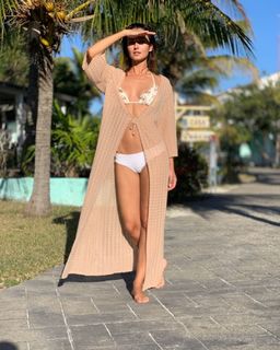 Anna Safroncik feet photo thumbnail