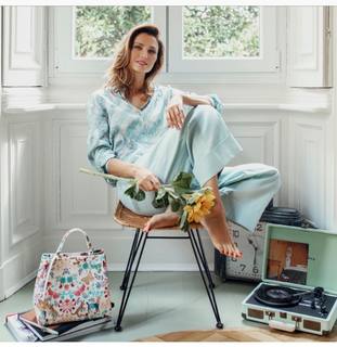 Anna Safroncik feet photo thumbnail