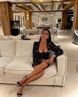 Anna Safroncik feet photo thumbnail