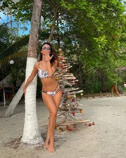 Anna Safroncik feet photo thumbnail