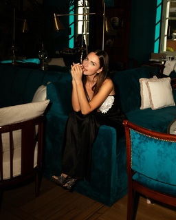 Anna Safroncik feet photo thumbnail