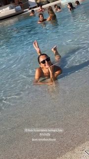 Anna Safroncik feet photo 9