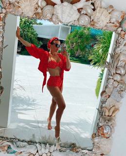 Anna Sedokova feet photo thumbnail