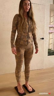 Anna Sedokova feet photo thumbnail