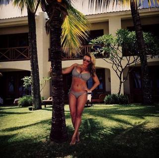 Anna Semenovich feet photo thumbnail