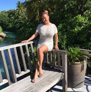 Anna Semenovich feet photo thumbnail