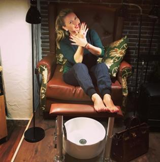 Anna Semenovich feet photo thumbnail