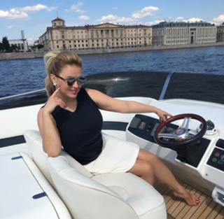 Anna Semenovich feet photo thumbnail