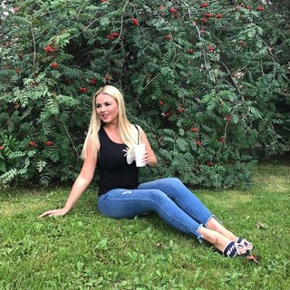 Anna Semenovich feet photo thumbnail