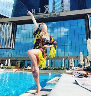 Anna Semenovich feet photo thumbnail