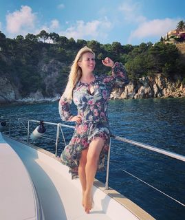 Anna Semenovich feet photo thumbnail
