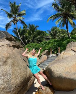 Anna Semenovich feet photo thumbnail