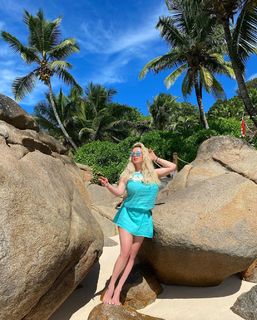 Anna Semenovich feet photo thumbnail