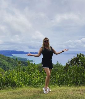 Anna Semenovich feet photo thumbnail