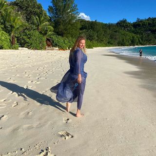 Anna Semenovich feet photo thumbnail