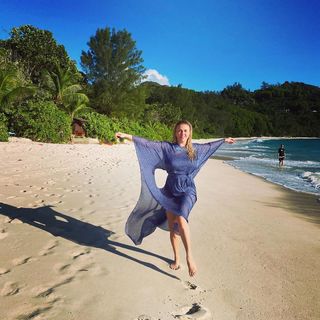 Anna Semenovich feet photo thumbnail