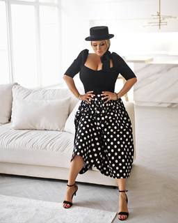 Anna Semenovich feet photo thumbnail