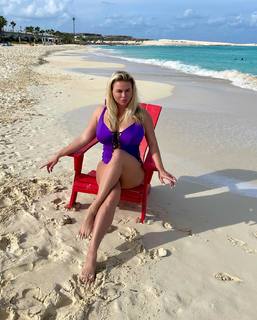 Anna Semenovich feet photo thumbnail