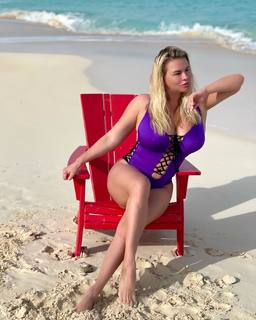 Anna Semenovich feet photo thumbnail